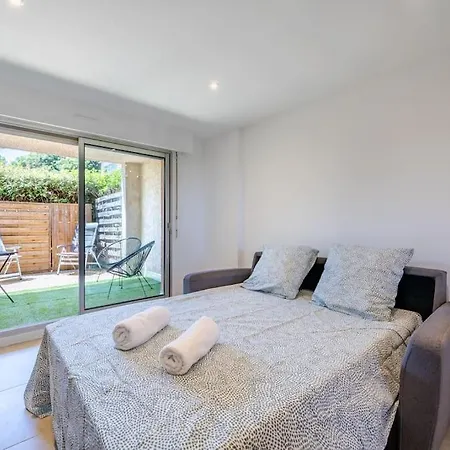 Apartment Studio Renove, Piscine, Parking, Climatisation *
